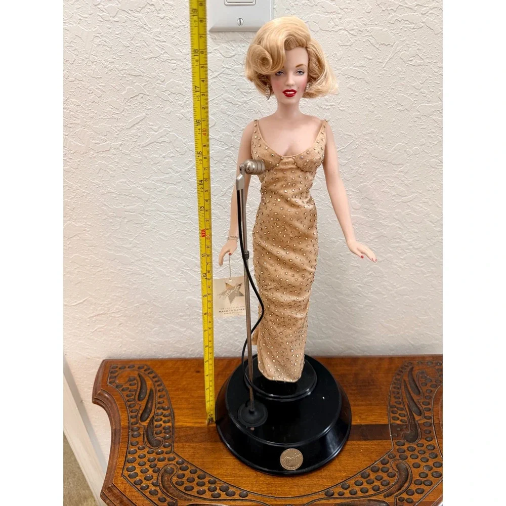 Franklin Mint Marilyn Monroe 18.5 Portrait Doll Happy Birthday Beaded Gown Icon